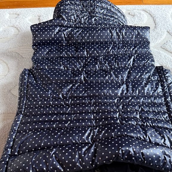 Vince Camuto Polka Dot Puffer Vest - Picture 4 of 5